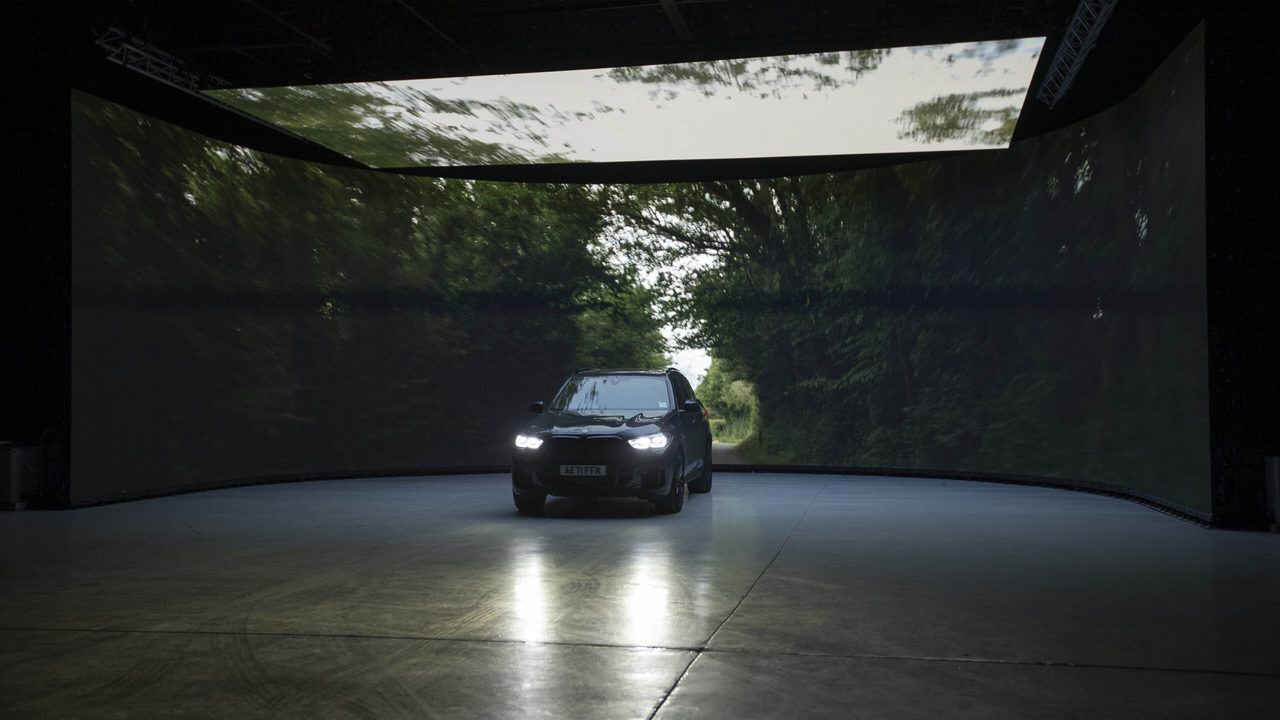 Garden Studios' tilting LED ceiling makes reconfiguring a volume a matter of minutes